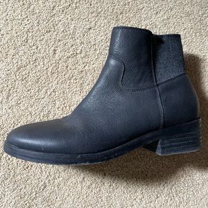 Eileen Fisher leather booties size 7,5 US